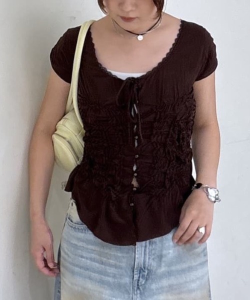 MOUSSY(マウジー)の「RANDOM SHIRRING トップス(Tシャツ/カットソー・レディース・ライトブルー/ブラウン/ブラック/オフホワイト・FREE)」の19枚目の写真