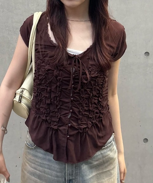MOUSSY(マウジー)の「RANDOM SHIRRING トップス(Tシャツ/カットソー・レディース・ライトブルー/ブラウン/ブラック/オフホワイト・FREE)」の21枚目の写真