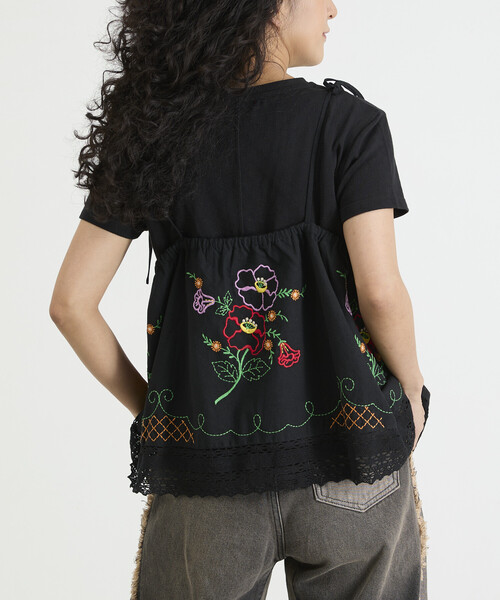 Freada(フリーダ)の「Freada/フリーダ インド 肩リボン 刺繍 リメイク風 キャミソール(キャミソール・レディース・ブラック/ホワイト・ONE SIZE)」の8枚目の写真