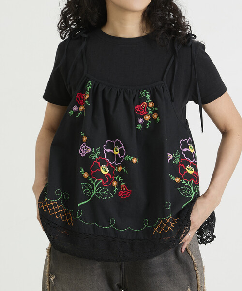 Freada(フリーダ)の「Freada/フリーダ インド 肩リボン 刺繍 リメイク風 キャミソール(キャミソール・レディース・ブラック/ホワイト・ONE SIZE)」の7枚目の写真