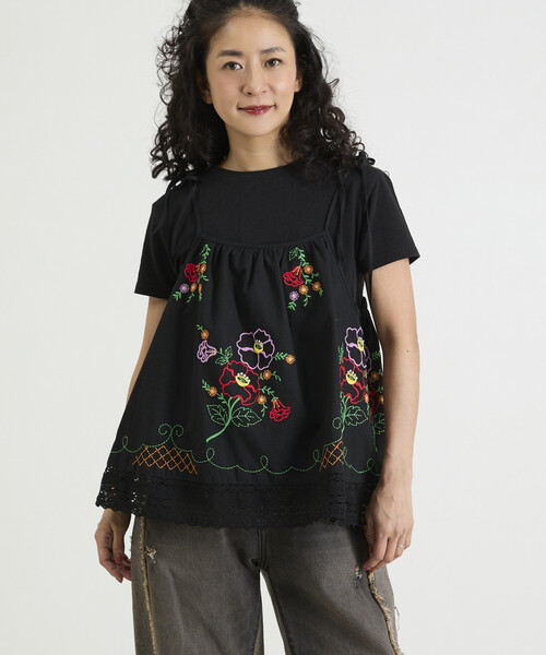 Freada(フリーダ)の「Freada/フリーダ インド 肩リボン 刺繍 リメイク風 キャミソール(キャミソール・レディース・ブラック/ホワイト・ONE SIZE)」の6枚目の写真