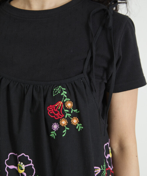 Freada(フリーダ)の「Freada/フリーダ インド 肩リボン 刺繍 リメイク風 キャミソール(キャミソール・レディース・ブラック/ホワイト・ONE SIZE)」の5枚目の写真