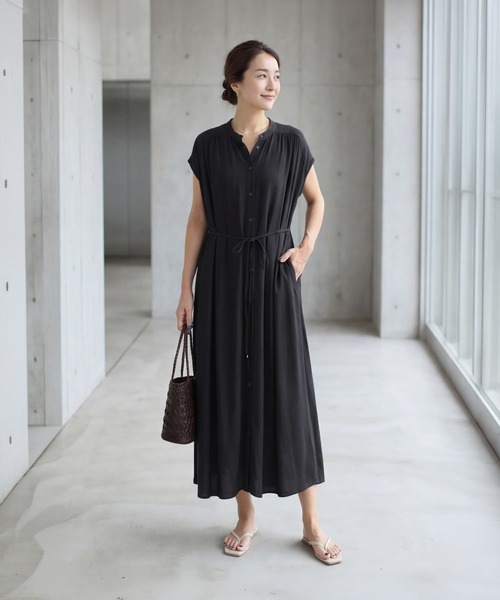 STYLE DELI(スタイルデリ)の「レーヨンバンドカラードレープワンピース(ワンピース・レディース・ブラック/ターコイズブルー・01/02)」の2枚目の写真