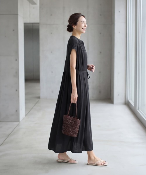 STYLE DELI(スタイルデリ)の「レーヨンバンドカラードレープワンピース(ワンピース・レディース・ブラック/ターコイズブルー・01/02)」の10枚目の写真