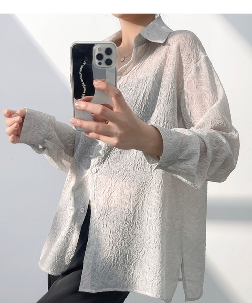 AMAJI（アマジ）の「ロング丈 チェック柄 ポロカラー シャツコート（シャツ/ブラウス・レディース・グレー・MEDIUM/LARGE/X-LARGE）」の3枚目の写真