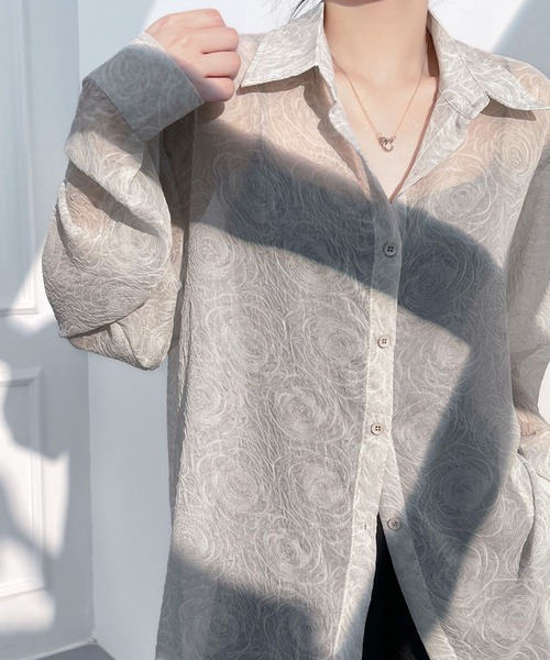 AMAJI（アマジ）の「ロング丈 チェック柄 ポロカラー シャツコート（シャツ/ブラウス・レディース・グレー・MEDIUM/LARGE/X-LARGE）」の4枚目の写真