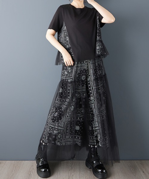 AMAJI(アマジ)の「配色切替 半袖Tシャツ × 総柄フラワー チュール ガウチョパンツ 2点セット(Tシャツ/カットソー・レディース・ブラック・FREE)」の1枚目の写真