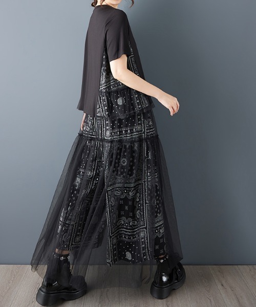 AMAJI(アマジ)の「配色切替 半袖Tシャツ × 総柄フラワー チュール ガウチョパンツ 2点セット(Tシャツ/カットソー・レディース・ブラック・FREE)」の3枚目の写真