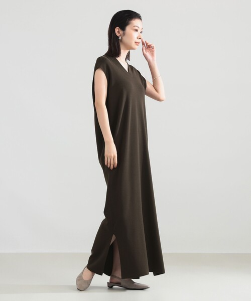 Demi-Luxe BEAMS(デミルクス ビームス)の「AK+1 / 総針 Iライン ワンピース(ワンピース・レディース・ブラウン/チャコールグレー・36/38)」の4枚目の写真