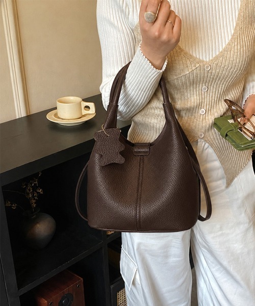 Miniministore(ミニミニストア)の「バケツバッグチャーム付きショルダーバッグ(ショルダーバッグ・レディース・ベージュ/ブラック/ブラウン/アイボリー・FREE)」の4枚目の写真