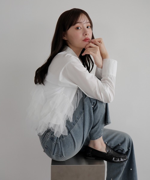 AMUU. PRECIEUSE(アムープレシューズ)の「フリルチュールドッキングシャツ(シャツ/ブラウス・レディース・オフホワイト/ブラック/ピンク・FREE)」の2枚目の写真