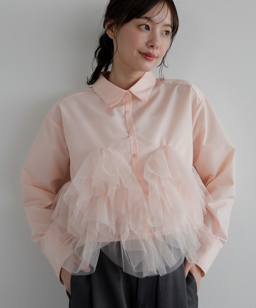 AMUU. PRECIEUSE(アムープレシューズ)の「フリルチュールドッキングシャツ(シャツ/ブラウス・レディース・オフホワイト/ブラック/ピンク・FREE)」の3枚目の写真