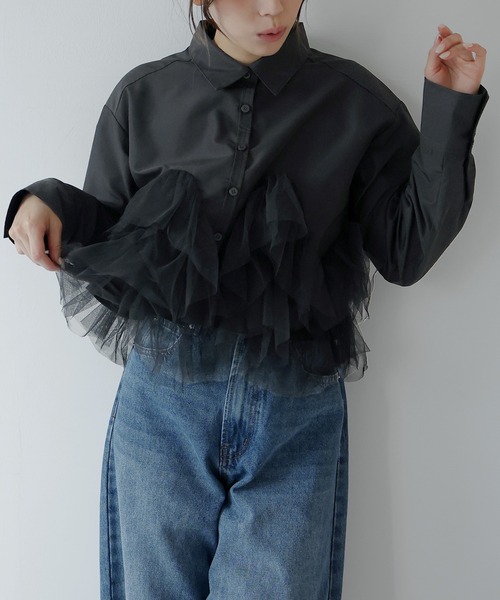 AMUU. PRECIEUSE(アムープレシューズ)の「フリルチュールドッキングシャツ(シャツ/ブラウス・レディース・オフホワイト/ブラック/ピンク・FREE)」の1枚目の写真