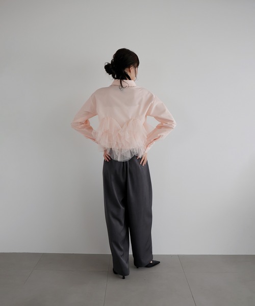 AMUU. PRECIEUSE(アムープレシューズ)の「フリルチュールドッキングシャツ(シャツ/ブラウス・レディース・オフホワイト/ブラック/ピンク・FREE)」の8枚目の写真