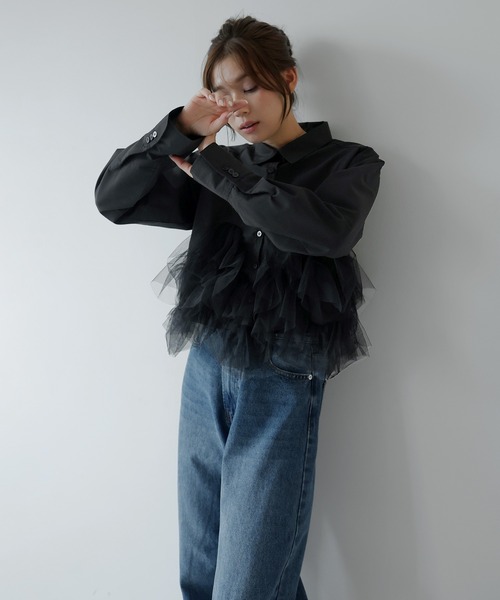 AMUU. PRECIEUSE(アムープレシューズ)の「フリルチュールドッキングシャツ(シャツ/ブラウス・レディース・オフホワイト/ブラック/ピンク・FREE)」の11枚目の写真