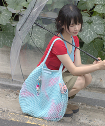 IUGAMAKARAS（イウガマカラス）の「Wavy Layered Net Bag (Blue)（トートバッグ）」