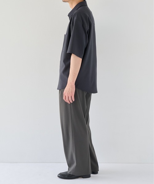 PUBLIC TOKYO(パブリックトウキョウ)の「TRIXIONストライプワイドスラックス /ウォッシャブル/夏服/タック/防シワ(スラックス・メンズ・ブラック/ベージュ/ダークグレー・1/2)」の20枚目の写真