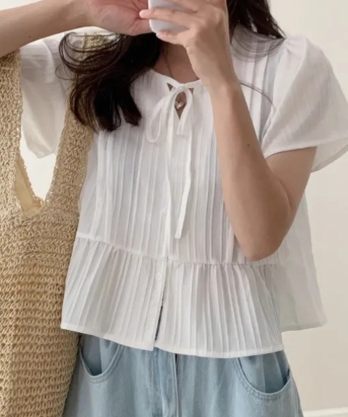tolene(トレネ)の「フロントリボン ギャザーペプラムフリルブラウス(シャツ/ブラウス・レディース・ライトブルー/ホワイト・FREE)」の3枚目の写真