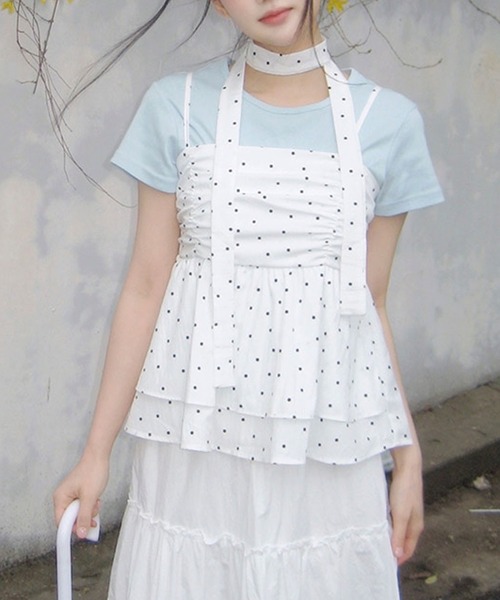 Girly Doll(ガーリードール)の「ドット柄リボンタイ付きギャザーキャミソール(キャミソール・レディース・ブラック/ホワイト・FREE)」の2枚目の写真