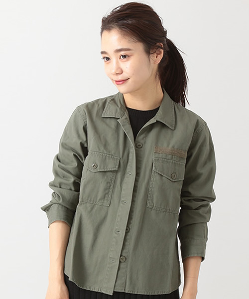 E hyphen world gallery（イーハイフンワールドギャラリー）の「ミリタリーシャツジャケット（カバーオール・レディース・カーキ/ネイビー・FREE）」の2枚目の写真