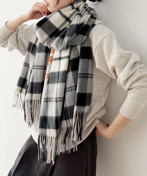 Spick & Span(スピックアンドスパン)の「Spick & Span カシミヤチェックストール(マフラー・レディース・ライトグレー/ブルー/チョコ・FREE)」の6枚目の写真