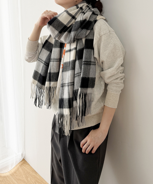 Spick & Span(スピックアンドスパン)の「Spick & Span カシミヤチェックストール(マフラー・レディース・ライトグレー/ブルー/チョコ・FREE)」の7枚目の写真