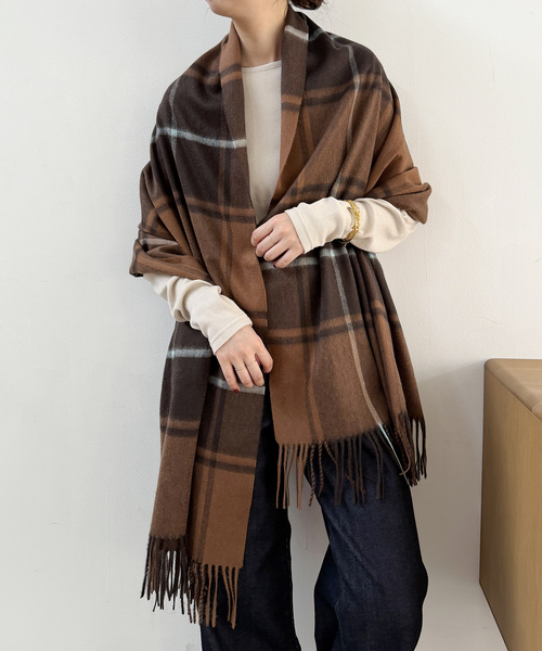 Spick & Span(スピックアンドスパン)の「Spick & Span カシミヤチェックストール(マフラー・レディース・ライトグレー/ブルー/チョコ・FREE)」の8枚目の写真