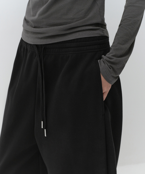 MUSINSA STANDARD WOMAN（ムシンサスタンダードウーマン）の「ウィメンズダブルニットカーブドスウェットパンツ[ブラック]（スウェットパンツ・レディース・その他・MEDIUM/LARGE/SMALL/X-SMALL）」の5枚目の写真