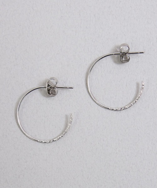 Zoule(ゾーラ)の「Zoule ゾーラ:STAINLESS ステンレスシリーズ Stainless P-110 フープ ピアス(ピアス(両耳用)・レディース・シルバー/ゴールド・FREE)」の2枚目の写真
