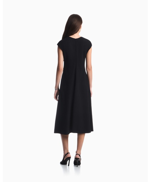 EMPORIO ARMANI(エンポリオアルマーニ)の「【エンポリオ アルマーニ】レギュラーフィット ノースリーブ Vネック ワンピース(ワンピース・レディース・ブラック・38/42/40)」の3枚目の写真