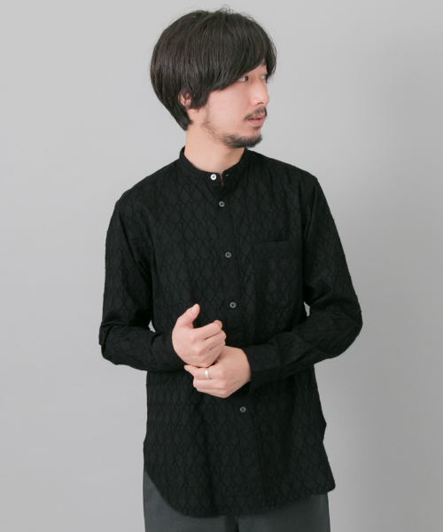 URBAN RESEARCH（アーバンリサーチ）の「URBAN RESEARCH 総柄刺繍ロングシャツ（シャツ/ブラウス・メンズ・カーキ/ホワイト/ブラック・LARGE/MEDIUM）」の3枚目の写真