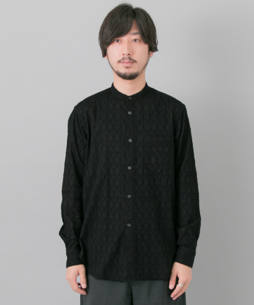 URBAN RESEARCH（アーバンリサーチ）の「URBAN RESEARCH 総柄刺繍ロングシャツ（シャツ/ブラウス・メンズ・カーキ/ホワイト/ブラック・LARGE/MEDIUM）」の4枚目の写真