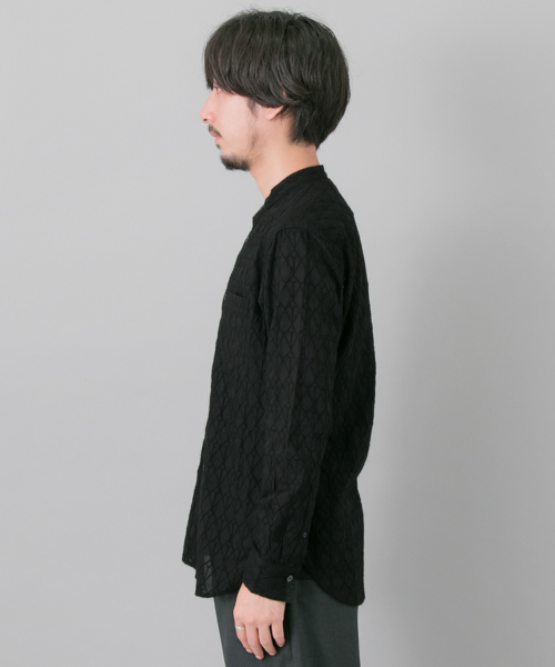 URBAN RESEARCH（アーバンリサーチ）の「URBAN RESEARCH 総柄刺繍ロングシャツ（シャツ/ブラウス・メンズ・カーキ/ホワイト/ブラック・LARGE/MEDIUM）」の5枚目の写真