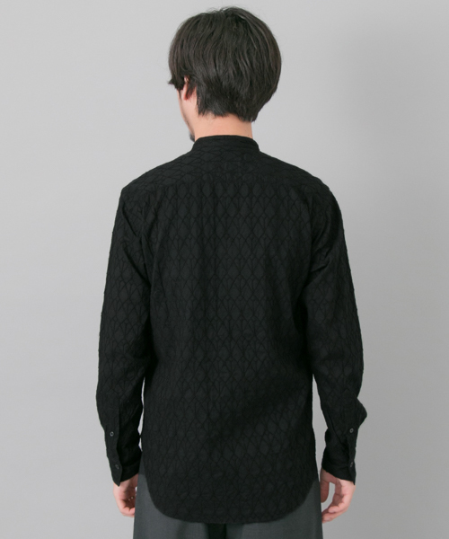 URBAN RESEARCH（アーバンリサーチ）の「URBAN RESEARCH 総柄刺繍ロングシャツ（シャツ/ブラウス・メンズ・カーキ/ホワイト/ブラック・LARGE/MEDIUM）」の6枚目の写真