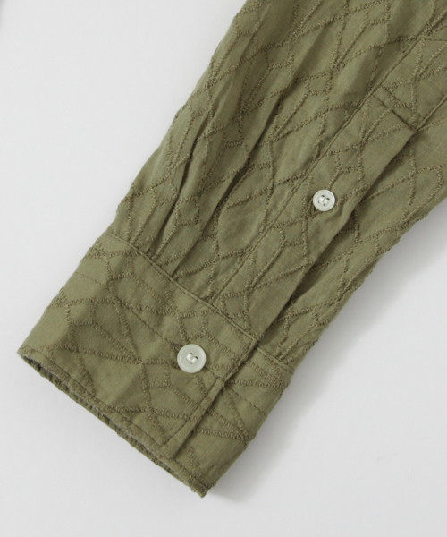 URBAN RESEARCH（アーバンリサーチ）の「URBAN RESEARCH 総柄刺繍ロングシャツ（シャツ/ブラウス・メンズ・カーキ/ホワイト/ブラック・LARGE/MEDIUM）」の9枚目の写真