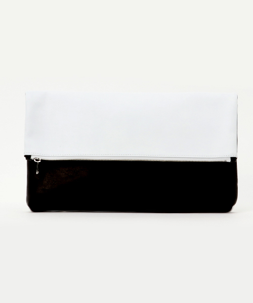 DECADE(ディケイド)の「cow leather クラッチバッグ(クラッチバッグ)」|ホワイト×ブラック