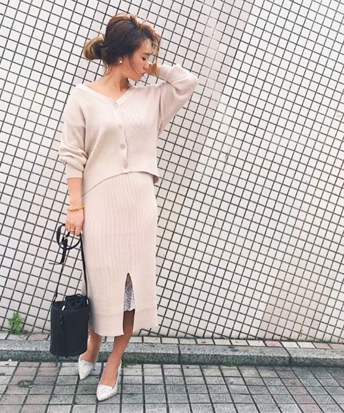 UNRELISH（アンレリッシュ）の「スリットニットタイトスカート（セットアップ対応商品）（スカート・レディース・ベージュ/ネイビー/グレー・MEDIUM）」の2枚目の写真