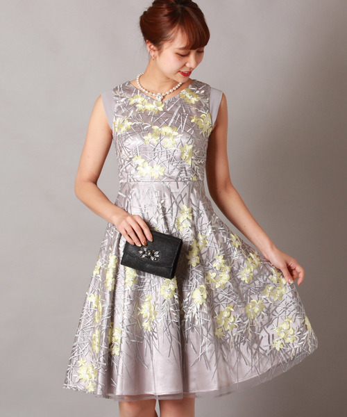 TRUDEA（トルディア）の「Vネック刺繍レースワンピース / 結婚式・成人式・謝恩会ワンピース・パーティードレス（ドレス・レディース・ライトグレー/ネイビー/グリーン/ミント・MEDIUM/LARGE）」の2枚目の写真