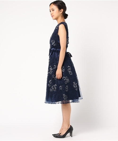 TRUDEA（トルディア）の「Vネック刺繍レースワンピース / 結婚式・成人式・謝恩会ワンピース・パーティードレス（ドレス・レディース・ライトグレー/ネイビー/グリーン/ミント・MEDIUM/LARGE）」の7枚目の写真