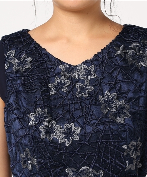 TRUDEA（トルディア）の「Vネック刺繍レースワンピース / 結婚式・成人式・謝恩会ワンピース・パーティードレス（ドレス・レディース・ライトグレー/ネイビー/グリーン/ミント・MEDIUM/LARGE）」の6枚目の写真