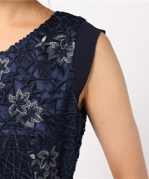 TRUDEA（トルディア）の「Vネック刺繍レースワンピース / 結婚式・成人式・謝恩会ワンピース・パーティードレス（ドレス・レディース・ライトグレー/ネイビー/グリーン/ミント・MEDIUM/LARGE）」の8枚目の写真