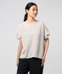 ・袖フリル両Vネックブラウス