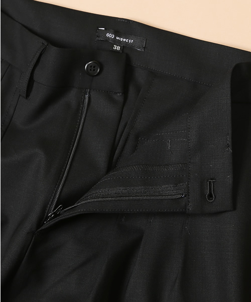 603（ロクマルサン）の「603 ウールトロピカルスリータックショートパンツ（スラックス・メンズ・ブラック・38/40）」の4枚目の写真