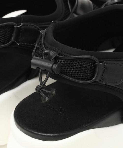 niko and...(ニコアンド)の「オリジナルダッドサンダル(サンダル・レディース・ブラック/オフホワイト・SMALL/MEDIUM/LARGE)」の6枚目の写真