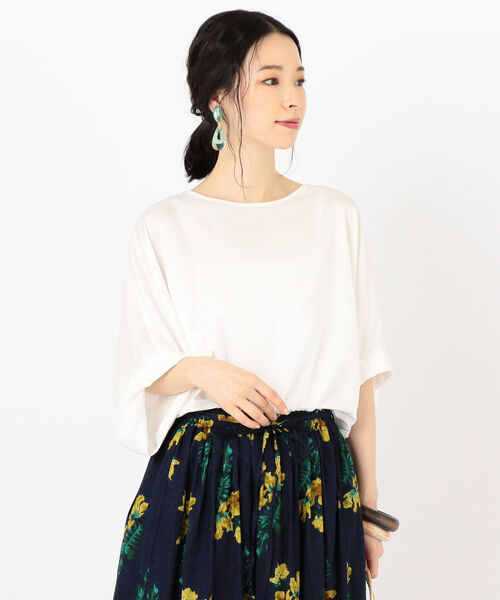 SHIPS（シップス）の「〈手洗い可能〉コットンサテンドルマンスリーブブラウス（シャツ/ブラウス・レディース・ライトホワイト/ベージュ系その他/ライトブラウン・ONE SIZE）」の4枚目の写真