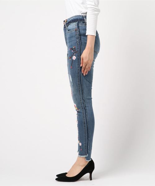 Desigual（デシグアル）の「デニムクロープッド MIAMI BCN（デニムパンツ・レディース・ブルー・32inch/30inch/28inch/31inch/29inch/24inch/25inch/26inch/27inch/34inch）」の2枚目の写真