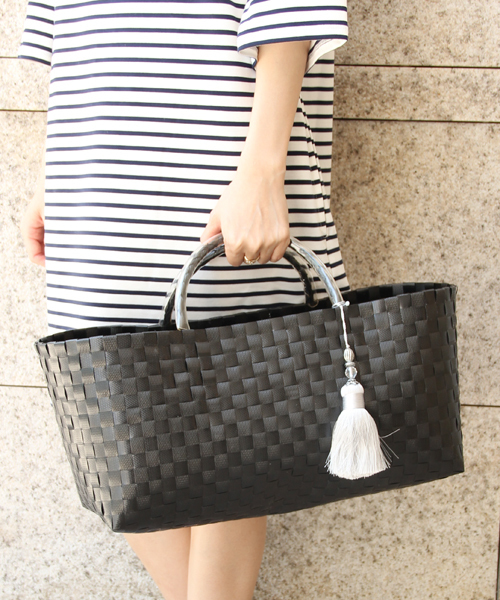 UNITED ARROWS（ユナイテッドアローズ）の「PP テープバスケット【M】NEW-2014春夏（トートバッグ・レディース・ホワイト/ゴールド/ブラック/ネイビー・フリー）」の2枚目の写真