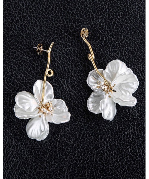 amel(エイメル)の「シェルフラワーピアス(ピアス(両耳用)・レディース・ゴールド・FREE)」の5枚目の写真