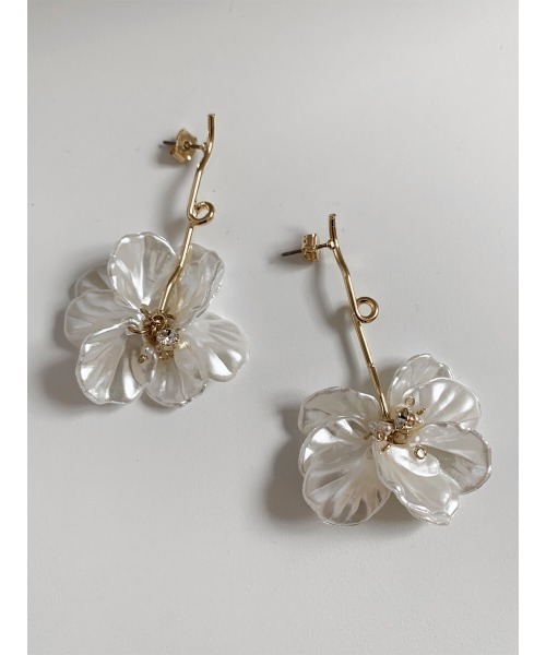 amel(エイメル)の「シェルフラワーピアス(ピアス(両耳用)・レディース・ゴールド・FREE)」の8枚目の写真