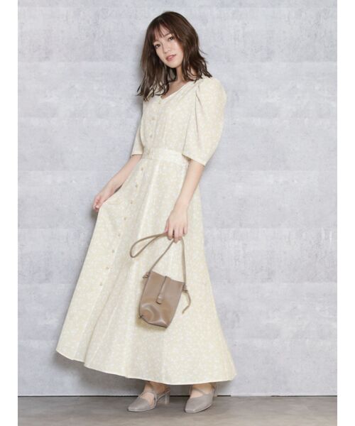 dazzlin（ダズリン）の「ビーズフラワーVネックワンピース（ワンピース・レディース・ブラック/イエロー/ブルー/アイボリー・FREE）」の7枚目の写真